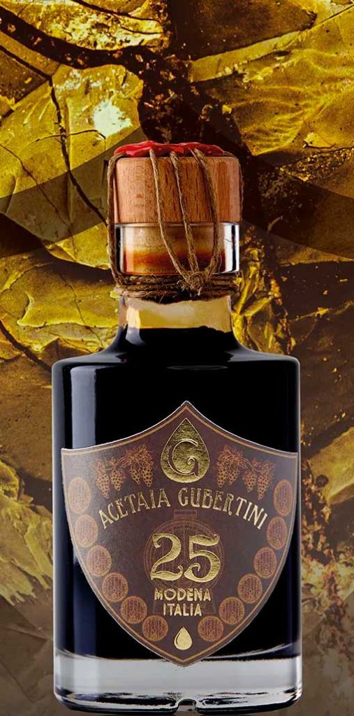 Bottiglia nera di aceto balsamico invecchiato 25 anni